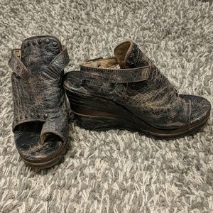 Like new Bed Stu platform sandals